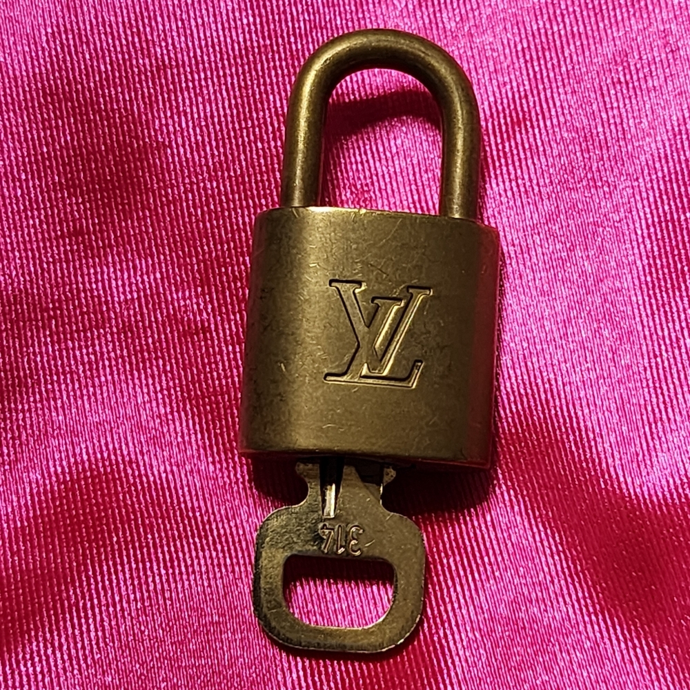 Louis Vuitton VINTAGE Lock & Key #314